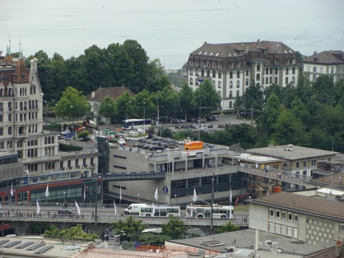 Lausanne - MHD u zast. Lausanne-Flon dne 12.7.2011 z katedrály