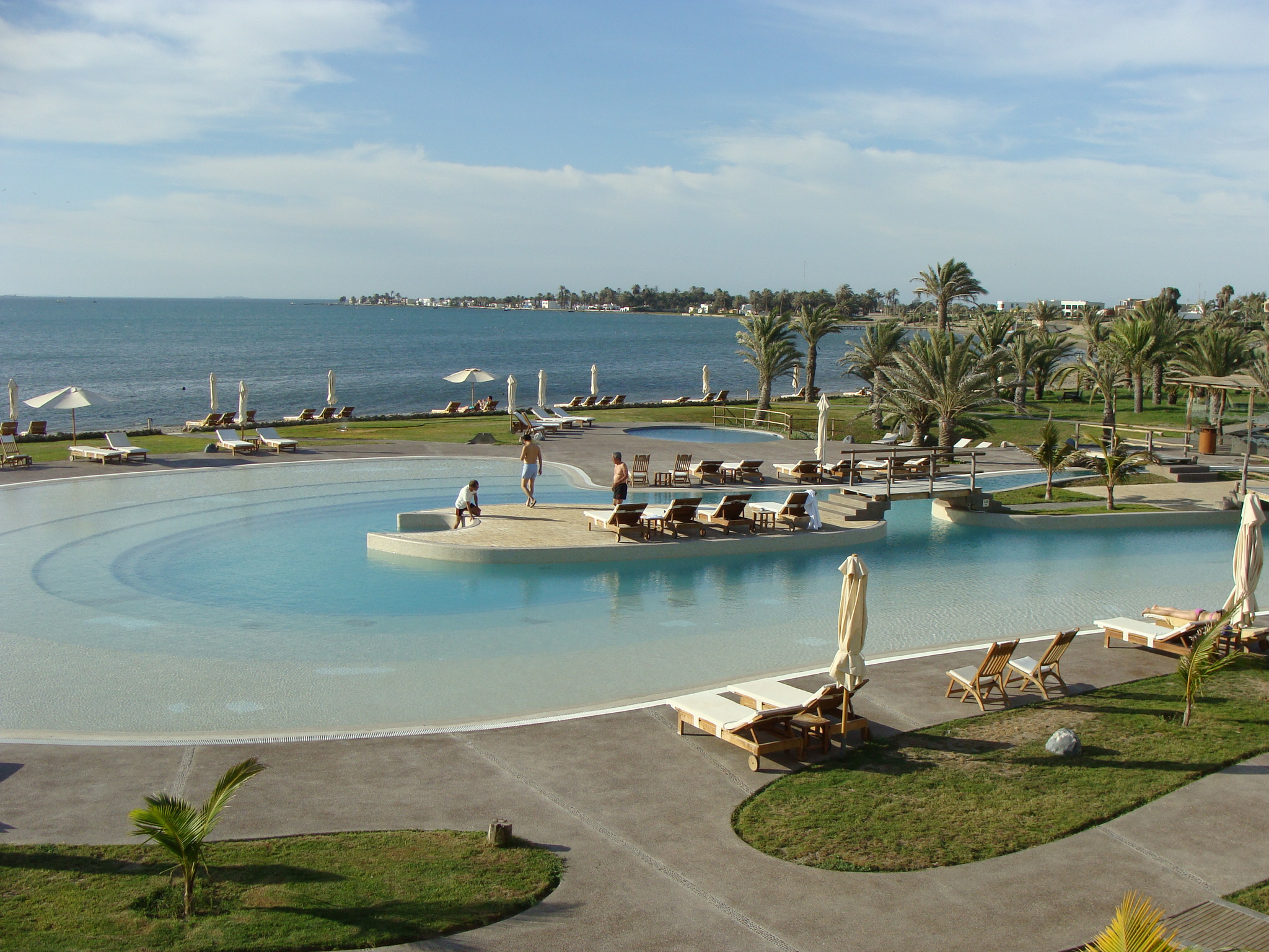 Paracas - pohled na hotelový bazén 21. 2. 2011
