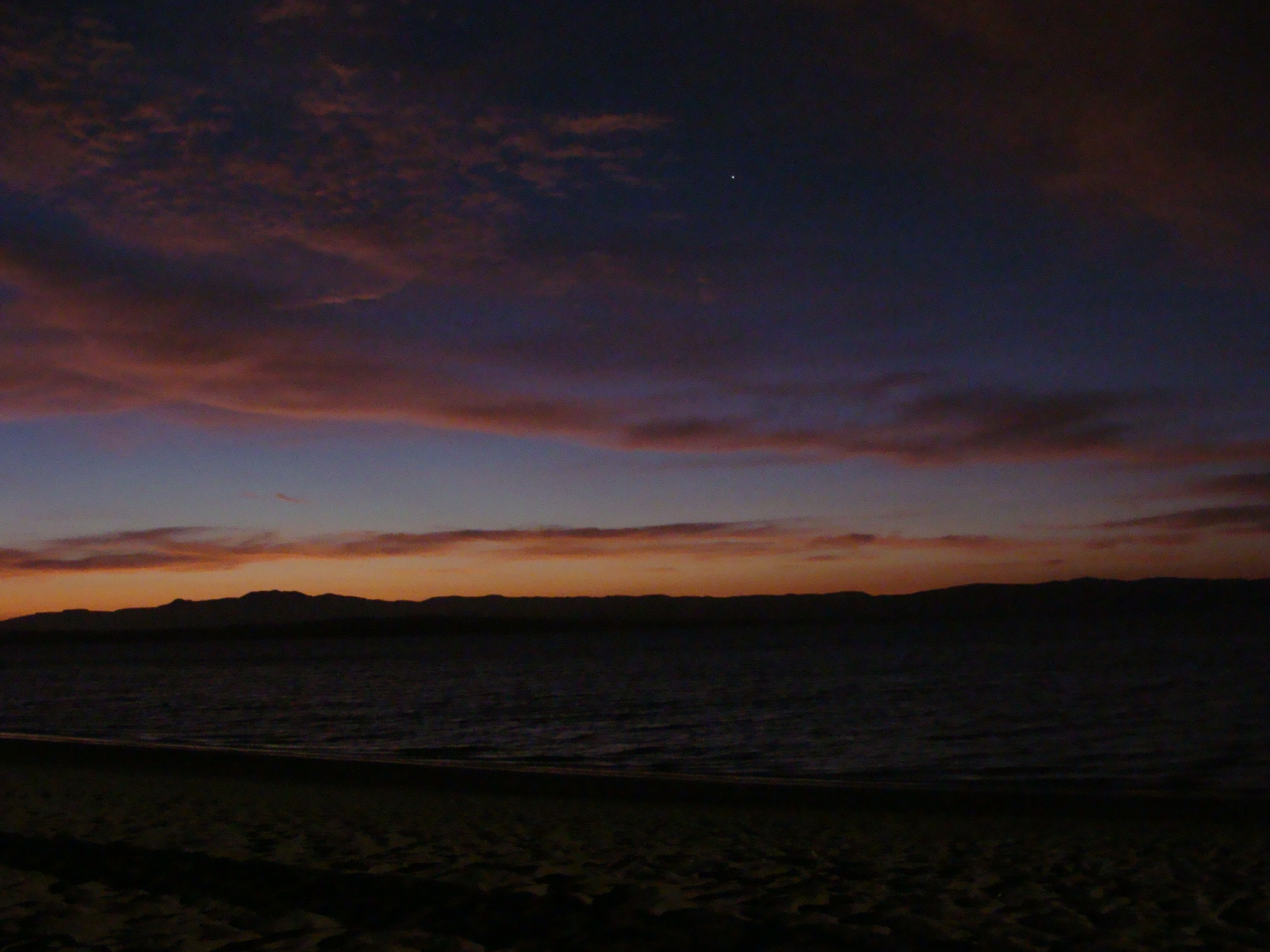 Západ slunce v paracaskem zálivu s první hvězdou Canopus ze souhvězdí Carina - lodní kýl 21. 2. 2011 19:07
